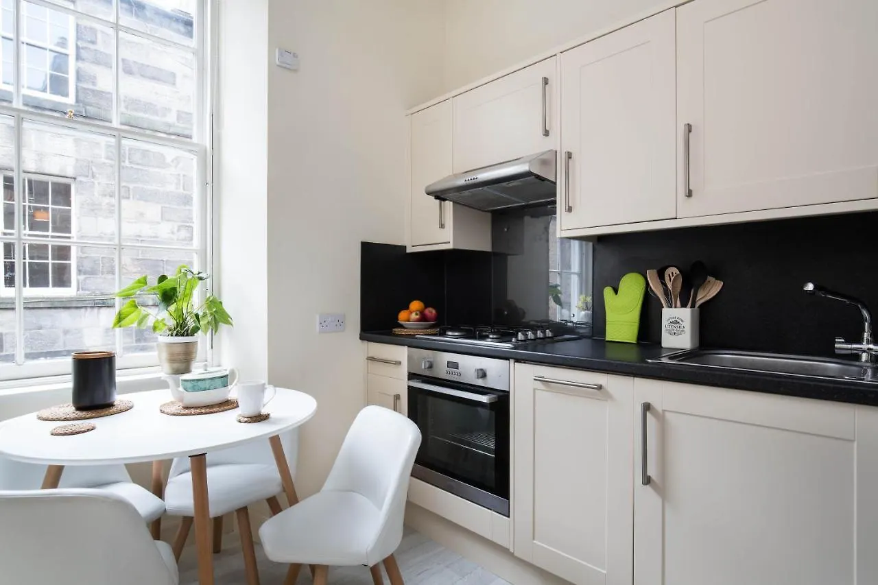 Stockbridge Two Bedroom Apartment Edinburgh