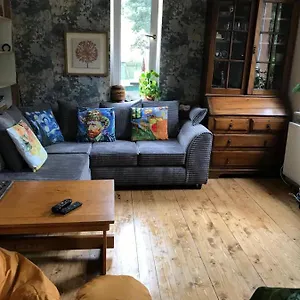  Apartment Garden Retreat